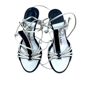 CHANEL Lace Up sandals high heels accent white black. Vintage 35,5 lambskin sole